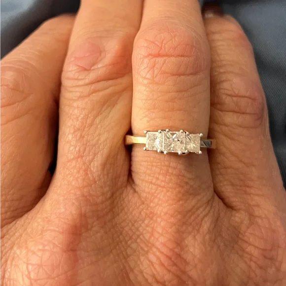 Vintage 14K solid gold 1.00 CTW natural Diamond Three Stone princess cut sz 6.50